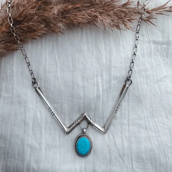 ❣️SALE❣️Vintage turquoise W necklace - Picture 2 of 6